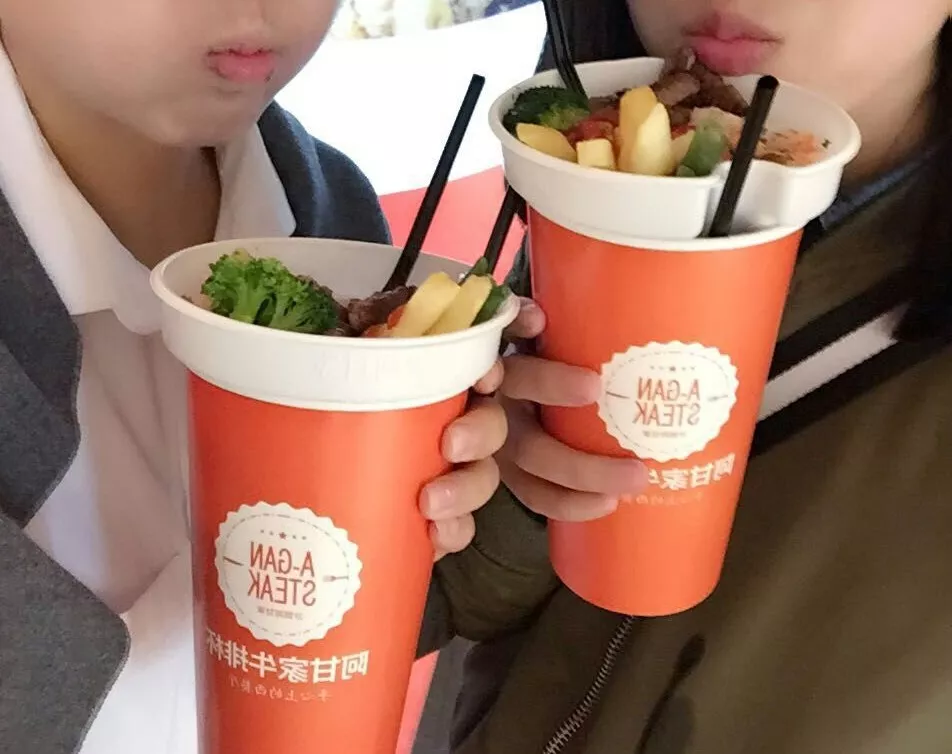為什么你不看好的“牛排杯”項(xiàng)目，這家11平小店卻可以日營過萬？