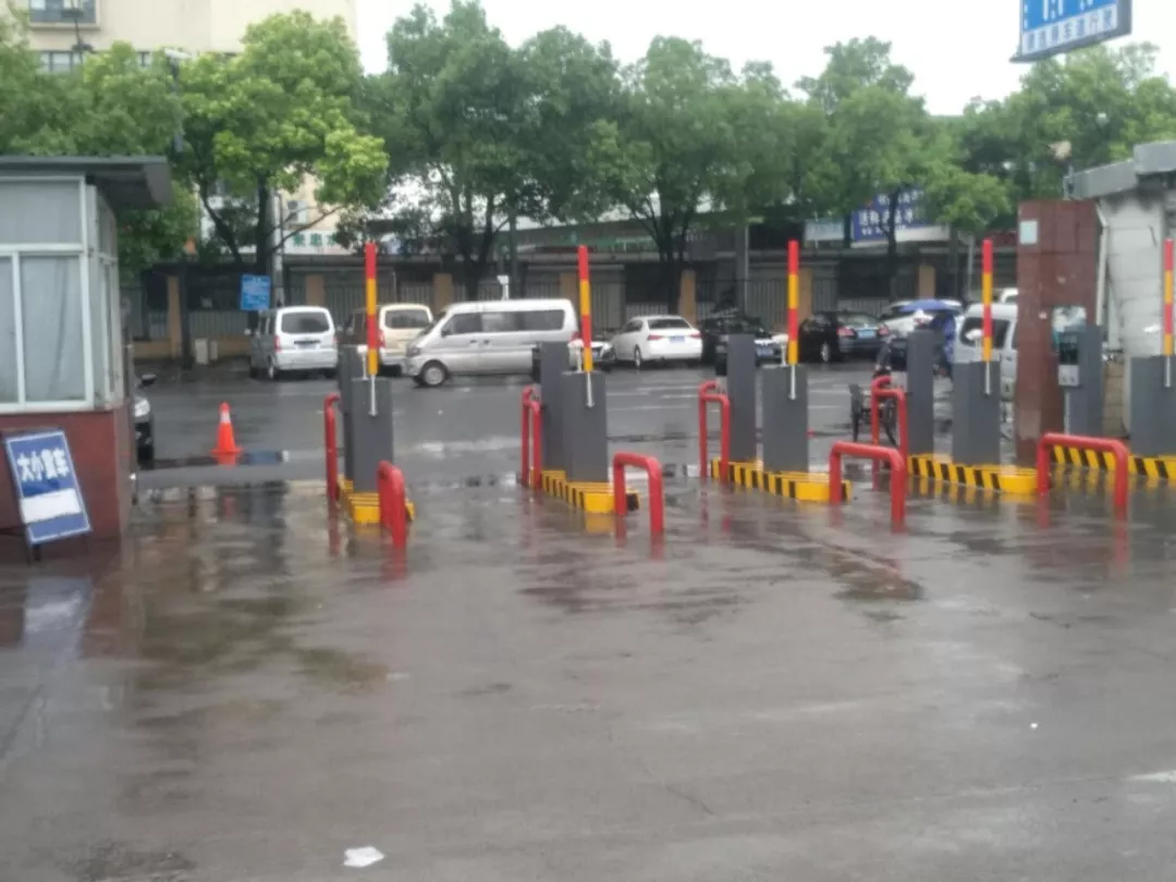 杭州凍品市場商戶群體抗議：三輪車進市場，每次還要10元“買路錢”！