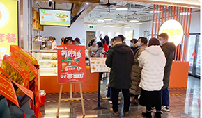 堂食餐飲全供預制菜，一年開6家店，這個品牌靠啥“嗨三餐”？
